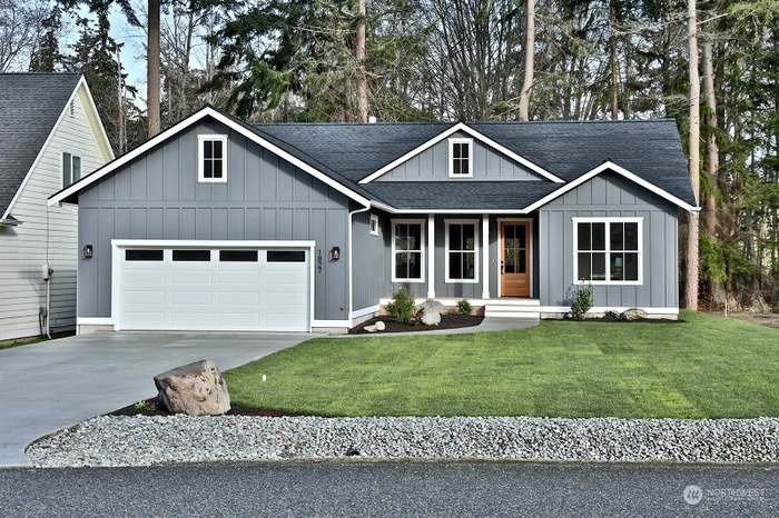 Completed Simmons Glass residential construction project in Freeland, Washington