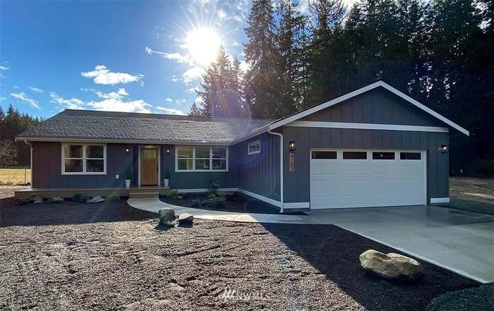 Completed Simmons Glass residential construction project in Clinton, Washington
