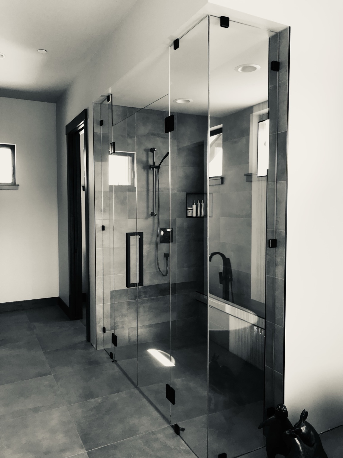 Custom shower enclosure by Simmons Glass